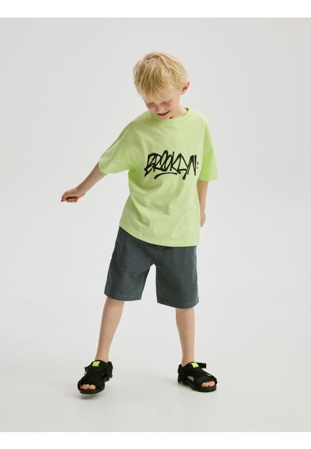 Reserved - Szorty bermudy - granatowy. Kolor: niebieski. Materiał: tkanina, bawełna