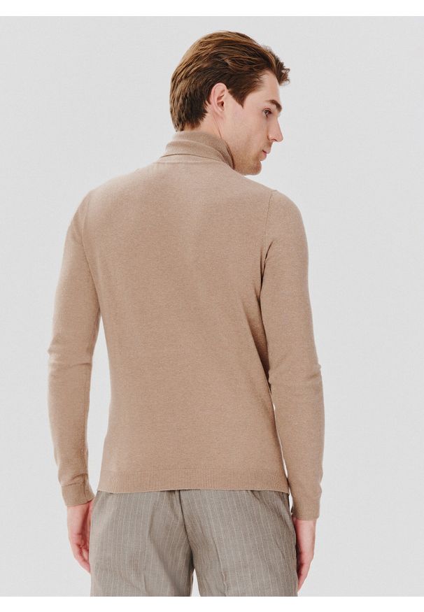 Pako Lorente - PAKO LORENTE – Beżowy gładki golf męski. Typ kołnierza: golf. Kolor: biały, beżowy. Materiał: poliamid, bawełna, elastan. Wzór: gładki. Sezon: zima, jesień