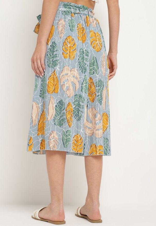 Born2be - Jasnoniebieskie Szerokie Spodnie z Wysokim Stanem i Bawełną oraz Gumką w Talii Opefia. Okazja: na co dzień. Stan: podwyższony. Kolor: niebieski. Materiał: bawełna. Styl: casual, elegancki