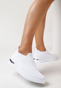 Born2be - Białe Wsuwane Buty Sportowe z Elastyczną Skarpetkową Cholewką Abragail. Zapięcie: bez zapięcia. Kolor: biały. Szerokość cholewki: normalna