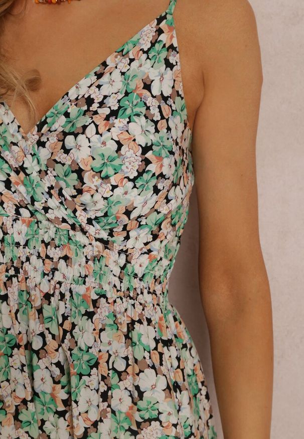 Renee - Zielona Sukienka Alethyxo. Kolor: zielony. Materiał: tkanina, bawełna. Wzór: kwiaty. Typ sukienki: kopertowe, rozkloszowane. Długość: maxi