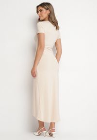 Born2be - Jasnobeżowa Dopasowana Sukienka z Wiskozą o Kopertowym Kroju z Marszczeniem Talisia. Okazja: na co dzień. Typ kołnierza: dekolt w kształcie V. Kolor: beżowy. Materiał: wiskoza. Długość rękawa: krótki rękaw. Typ sukienki: kopertowe. Styl: casual, elegancki #3