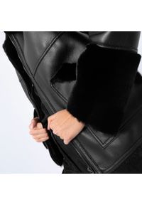 Wittchen - Damska kurtka z ekoskóry podszyta sztucznym futerkiem czarna. Kolor: czarny. Materiał: skóra ekologiczna. Styl: elegancki #8
