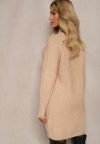 Renee - Beżowa Pudełkowa Sukienka Sweterkowa Półgolf z Wełną Norawen. Okazja: na co dzień. Kolor: beżowy. Materiał: wełna. Styl: klasyczny, casual #4
