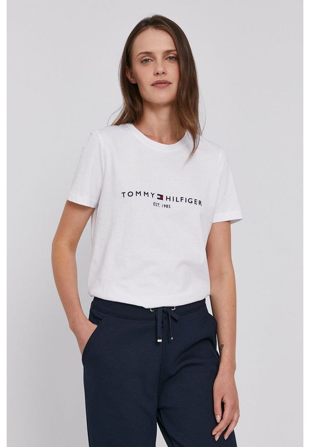 TOMMY HILFIGER - Tommy Hilfiger - T-shirt bawełniany. Okazja: na co dzień. Kolor: biały. Materiał: bawełna. Wzór: aplikacja. Styl: casual