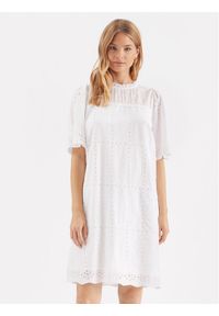 Cream Sukienka codzienna Moccamia 10611191 Biały Regular Fit. Okazja: na co dzień. Kolor: biały. Materiał: bawełna. Typ sukienki: proste. Styl: casual #1
