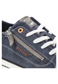 Granatowe Sneakersy Mustang Modne Obuwie Męskie. Okazja: do pracy, na spacer. Zapięcie: zamek. Kolor: niebieski. Materiał: materiał. Sport: turystyka piesza #4