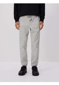 Reserved - Bawełniane spodnie jogger - jasnoszary. Kolor: szary. Materiał: bawełna