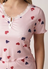 Born2be - Różowy Komplet Piżamowy z Elastycznego Materiału Spodnie i Bluzka w Serca Veys. Kolor: różowy. Materiał: materiał #2