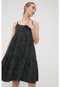 outhorn - Outhorn sukienka bawełniana kolor czarny mini rozkloszowana. Kolor: czarny. Materiał: bawełna. Długość rękawa: na ramiączkach. Wzór: nadruk. Długość: mini