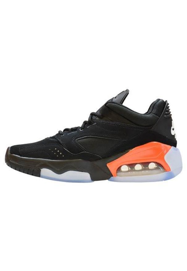 Buty do chodzenia męskie Nike Jordan Point Lane. Zapięcie: sznurówki. Kolor: czarny. Materiał: guma, tkanina, zamsz, materiał, syntetyk. Szerokość cholewki: normalna. Sport: turystyka piesza