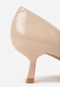 Renee - Beżowe Czółenka Lakierowane na Szpilce w Stylu Kaczuszki Ozdobione Paskami Laloma. Okazja: na spotkanie biznesowe, do pracy. Zapięcie: pasek. Kolor: beżowy. Materiał: lakier. Wzór: aplikacja. Obcas: na szpilce. Styl: biznesowy #5