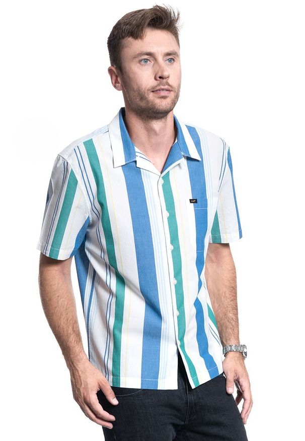 Lee - KOSZULA MĘSKA LEE SS RESORT SHIRT SUMMER BLUE L67PDVNJ. Kolor: niebieski