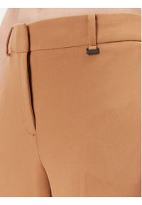 DKNY Spodnie materiałowe UG3PX097 Brązowy Regular Fit. Kolor: brązowy. Materiał: syntetyk