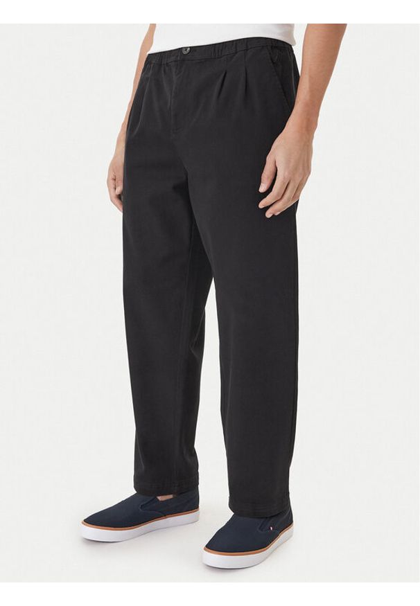Nautica Chinosy Varuna 2 NCC03963 Czarny Regular Fit. Kolor: czarny. Materiał: bawełna