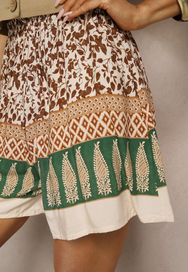 Renee - Brązowe Szorty z Bawełny High Waist Ozdobione Kwiatami Kolirea. Okazja: na co dzień. Stan: podwyższony. Kolor: brązowy. Materiał: bawełna. Wzór: aplikacja, kwiaty. Styl: casual
