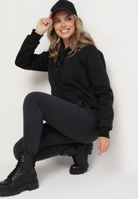 Born2be - Granatowe Spodnie Dresowe z Gumką w Pasie i Polarem Persayus. Kolor: niebieski. Materiał: dresówka, polar. Sezon: zima, jesień