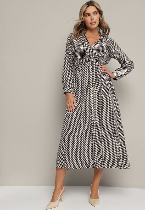 Born2be - Czarna Wiskozowa Sukienka w Pepitkę z Kopertowym Dekoltem i Gumkami w Pasie Vaivira. Okazja: na co dzień, na imprezę. Kolor: czarny. Materiał: wiskoza. Wzór: aplikacja. Typ sukienki: kopertowe. Styl: casual, elegancki