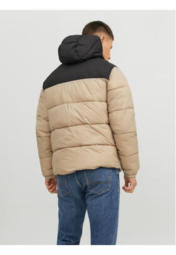 Jack & Jones - Jack&Jones Kurtka zimowa 12235859 Beżowy Regular Fit. Kolor: beżowy. Materiał: syntetyk. Sezon: zima