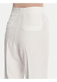 Artigli - ARTIGLI Spodnie materiałowe ACPA000803 058 Biały Regular Fit. Kolor: biały. Materiał: syntetyk #3