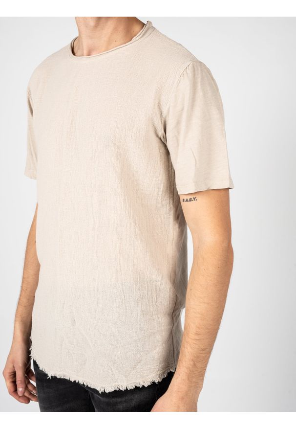 Xagon Man T-Shirt | P22082 V5 8300 | Mężczyzna | Beżowy. Okazja: na co dzień. Kolor: beżowy. Materiał: bawełna, elastan. Długość: długie. Styl: casual
