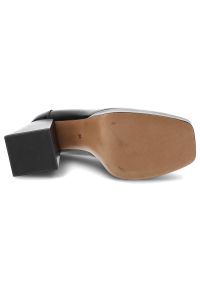 Czarne Półbuty Karino Eleganckie Skórzane Buty Na Obcasie. Okazja: na spotkanie biznesowe, na randkę. Zapięcie: bez zapięcia. Kolor: czarny. Materiał: skóra. Szerokość cholewki: normalna. Wzór: aplikacja. Obcas: na obcasie. Styl: elegancki. Wysokość obcasa: średni #3