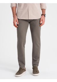 Ombre Clothing - Klasyczne spodnie męskie chino z delikatną teksturą - ciemnobeżowe V1 OM-PACP-0188 - XXL. Kolor: beżowy. Materiał: materiał, bawełna, poliester. Styl: klasyczny #1
