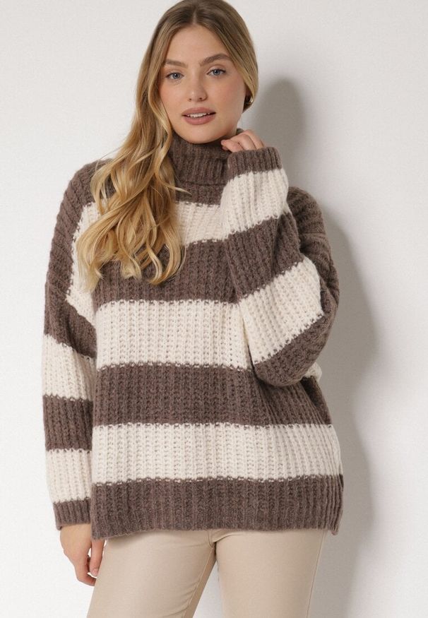 Born2be - Brązowy Golf z Wełną i Wiskozą w Paski Monisea. Okazja: na co dzień. Typ kołnierza: golf. Kolor: brązowy. Materiał: wełna, wiskoza. Wzór: paski. Styl: casual, klasyczny