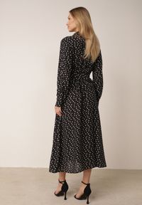 Born2be - Czarna Wiskozowa Sukienka Casual w Grochy z Podkreśleniem Talii Paskiem i Kieszonkami Monousa. Okazja: na co dzień. Kolor: czarny. Materiał: wiskoza. Wzór: grochy. Typ sukienki: proste. Styl: casual #5