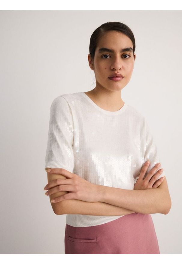 Reserved - Cekinowy sweter - złamana biel. Materiał: bawełna, wiskoza, dzianina