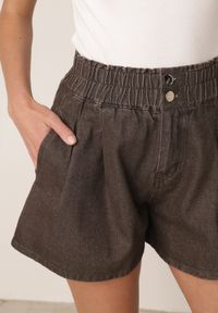 Born2be - Brązowe Bawełniane Szorty Casual Jeansowe o Luźnym Kroju Feanyre. Okazja: na co dzień. Stan: podwyższony. Kolekcja: plus size. Kolor: brązowy. Materiał: bawełna, jeans. Styl: casual #6