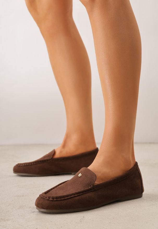 Renee - Brązowe Mokasyny VICES z Wkładką ze Skóry Naturalnej i Metalicznym Elementem Alcimene. Nosek buta: okrągły. Kolor: brązowy. Materiał: skóra. Obcas: na obcasie. Wysokość obcasa: niski