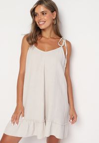 Born2be - Beżowa Rozkloszowana Muślinowa Sukienka z Bawełny na Wiązanych Ramiączkach Wirvia. Okazja: na spacer. Typ kołnierza: dekolt w kształcie V. Kolor: beżowy. Wzór: aplikacja. Typ sukienki: rozkloszowane. Materiał: bawełna. Długość rękawa: na ramiączkach. Sezon: lato. Styl: elegancki #1