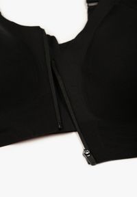 Born2be - Czarny Sportowy Biustonosz z Suwakiem z Przodu Eziline. Kolekcja: plus size. Kolor: czarny. Rodzaj stanika: wyciągane miseczki #2