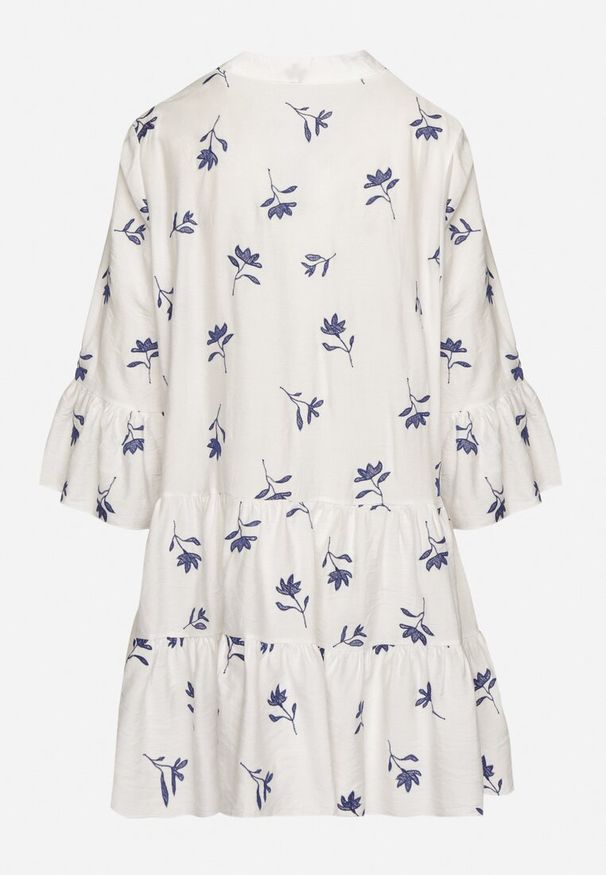 Born2be - Biała Sukienka z Wiskozą o Rozkloszowanym Kroju z Haftem i Falbankami Axneria. Okazja: na co dzień. Typ kołnierza: kołnierz z falbankami. Kolor: biały. Materiał: wiskoza. Wzór: haft. Typ sukienki: rozkloszowane. Styl: casual, klasyczny