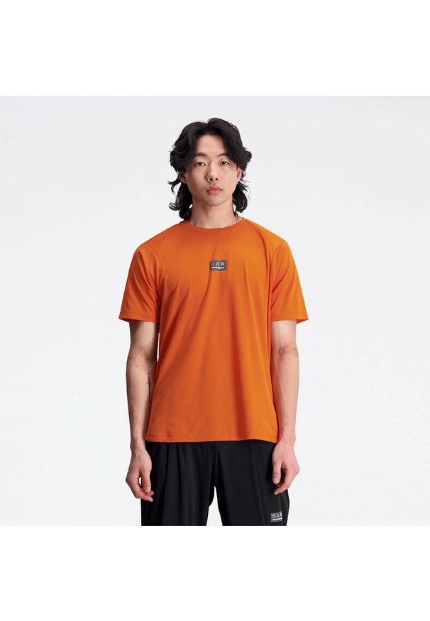 Koszulka męska New Balance MT23277CEN – pomarańczowa. Kolor: pomarańczowy. Materiał: poliester, jedwab. Sport: fitness