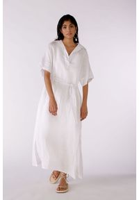 Biała sukienka związywana paskiem Oui. Kolor: biały. Materiał: len