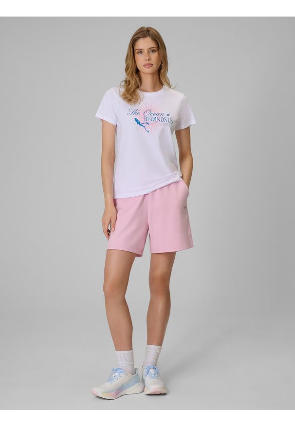 4f - 4F T-shirt regular z nadrukiem damski - biały S. Okazja: na co dzień, na spacer, do pracy. Kolor: biały. Materiał: materiał, bawełna. Wzór: nadruk. Styl: casual