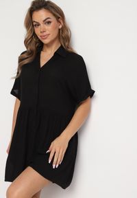 Born2be - Czarny Wiskozowy Kombinezon z Koszulową Górą Zapinany na Guziki z Krótkimi Spodniami Vikota. Kolor: czarny. Materiał: wiskoza. Długość rękawa: krótki rękaw. Długość: krótkie. Sezon: wiosna, lato #2