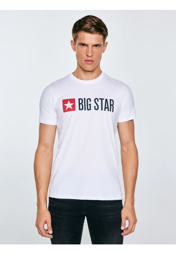 Big-Star - Koszulka męska z logo BIG STAR biała Quado 101. Okazja: na co dzień. Kolor: biały. Materiał: dresówka, denim, dzianina, jeans. Wzór: nadruk. Sezon: wiosna. Styl: klasyczny, casual