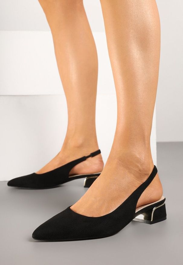 Born2be - Czarne Sandały z Odkrytą Piętą i Metaliczną Wstawką Lormio. Okazja: na co dzień. Zapięcie: sprzączka. Kolor: czarny. Styl: casual, elegancki