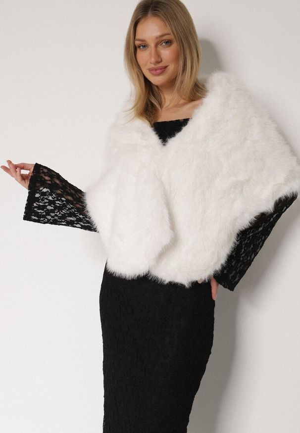 Born2be - Białe Ponczo Etola z Futerka w Stylu Szala Cahreva. Okazja: na ślub cywilny, na wesele, na imprezę. Kolor: biały. Materiał: futro. Styl: elegancki, klasyczny