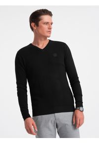 Ombre Clothing - Elegancki sweter męski V-neck BASIC z wiskozą – czarny V1 - Rozmiar: XXL. Kolor: czarny. Materiał: wiskoza. Wzór: haft. Styl: elegancki