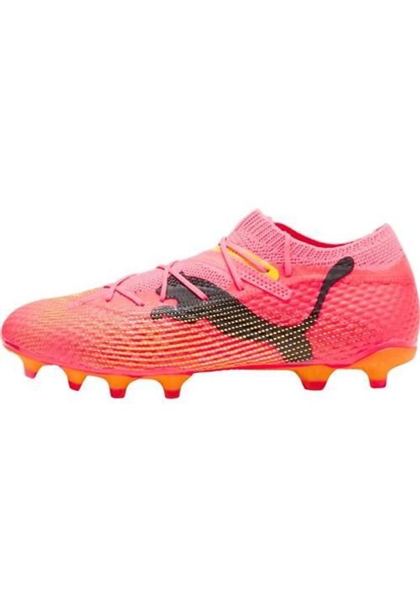 Buty piłkarskie męskie Puma Future 7 Pro. Zapięcie: sznurówki. Kolor: czarny, pomarańczowy, wielokolorowy. Materiał: tkanina, materiał, syntetyk. Szerokość cholewki: normalna. Sport: piłka nożna