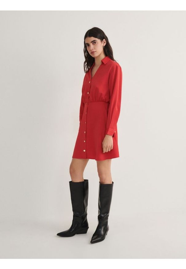 Reserved - Sukienka mini - czerwony. Kolor: czerwony. Materiał: tkanina. Wzór: gładki. Styl: klasyczny. Długość: mini