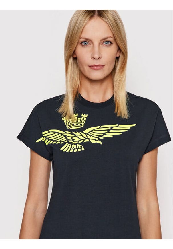 Czarny t-shirt z logiem Aeronautica Militare. Kolor: czarny. Materiał: bawełna, elastan