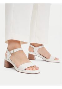 Clarks Sandały Jaylan Ray 26181660 Biały. Kolor: biały. Materiał: skóra