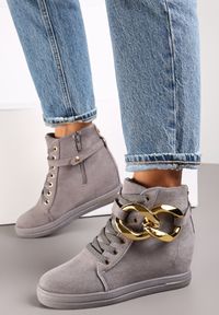 Renee - Szare Botki na Ukrytym Koturnie z Łańcuchem Mavenro. Kolor: szary. Materiał: jeans, skóra. Szerokość cholewki: normalna. Obcas: na koturnie. Styl: elegancki