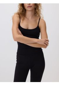 Reserved - Krótki top - czarny. Kolor: czarny. Materiał: dzianina. Długość: krótkie #1