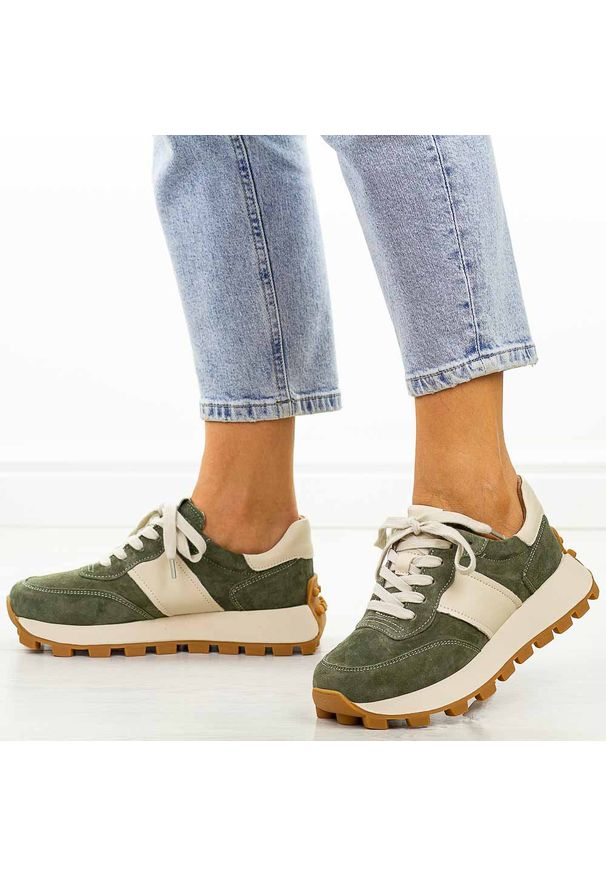 Khaki skórzane półbuty damskie Filippo Dp7112/25. Okazja: na co dzień. Kolor: brązowy. Materiał: nubuk, skóra. Sezon: jesień, lato, wiosna. Obcas: na platformie. Styl: klasyczny, elegancki, casual
